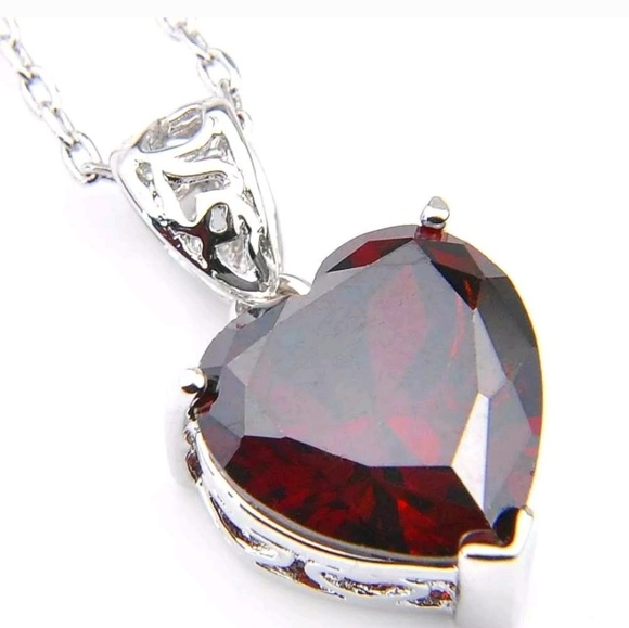 Beautiful Heart Shaped Garnet necklace - Picture 1 of 5